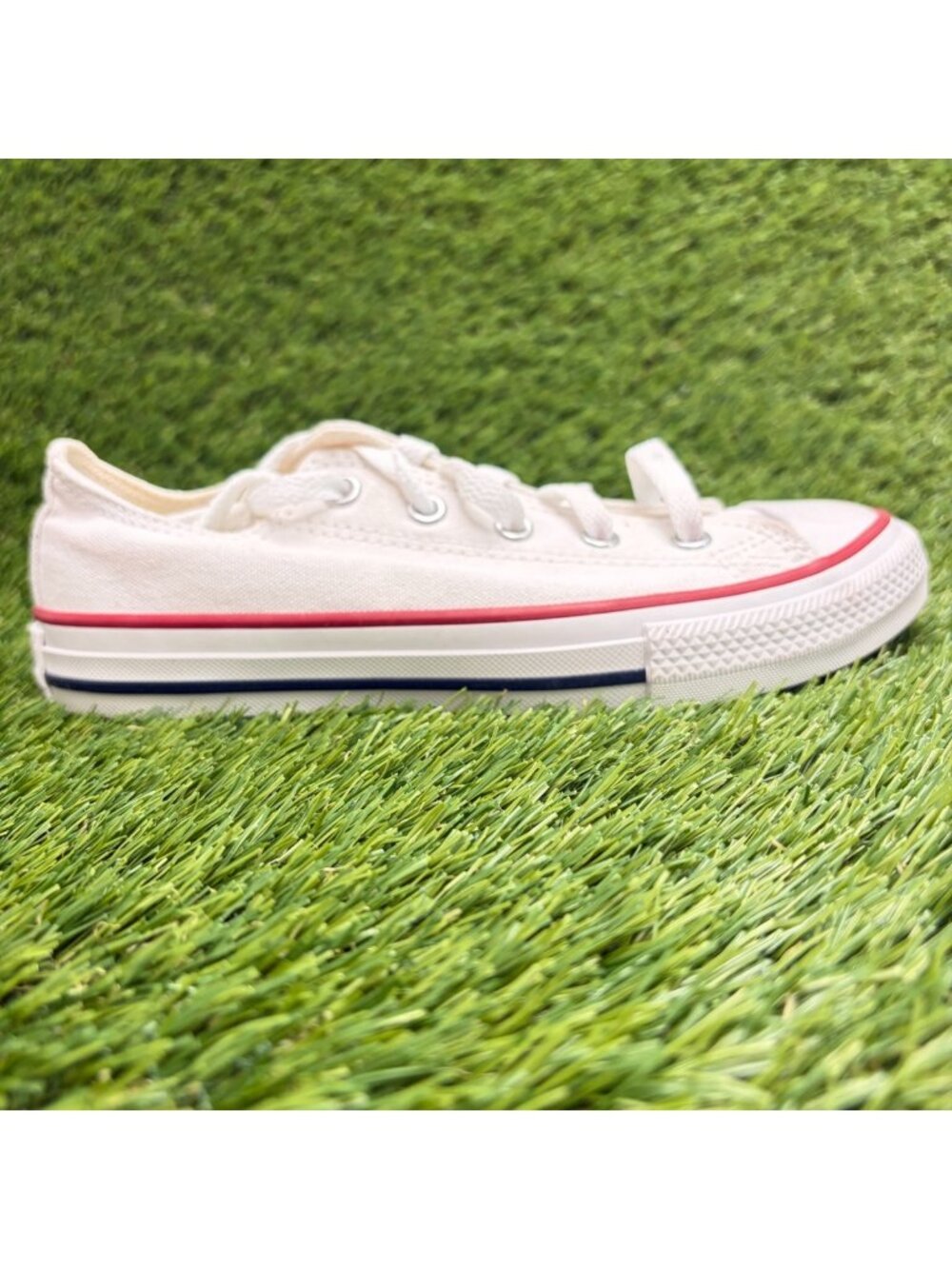 Converse Chuck Taylor All Star Low Boys Size 1.5Y White Athletic Shoes Sneakers